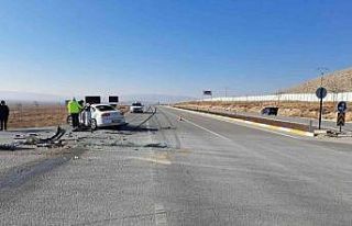 Konya’da tır otomobile çarptı: 2 ölü