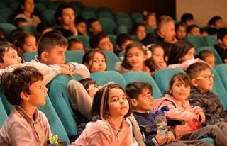 “Kostüm Odası”nı beğeniyle izlediler