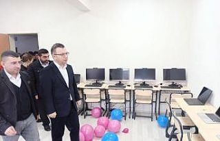 Köy derneğinden Çamoluk ilçesindeki okullara bilgisayar...