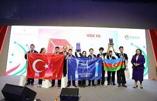 Küçükçekmeceli öğrenciler, Bakü’den şampiyonlukla...