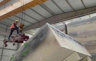 Kurduğu fabrika ile mermer artıklarını geri dönüştürdü,...