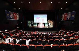 ‘Küsmesin Yıldızlar’ tiyatro oyunu ile öğrencilerle...