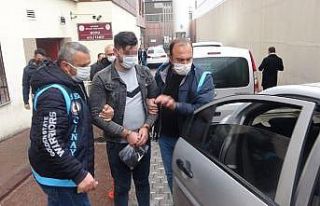 “Laf atma” kavgasında başına sopayla vurduğu...