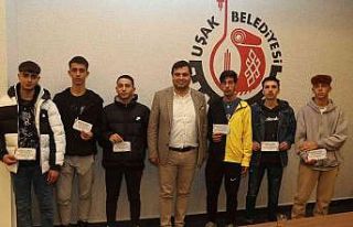 Liseler Arası Futbol Turnuvası ödüllerini Başkan...