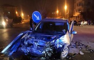 Malatya’da iki otomobil çarpıştı: 1’i ağır...
