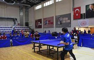 Masa tenisi müsabakaları 110 sporcunun katılımıyla...