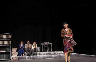 Mersin Şehir Tiyatrosu İzmir’de perde açtı