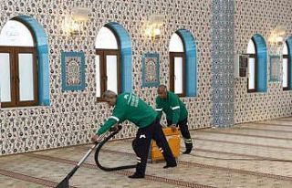 Mersin’de ibadethaneler temizleniyor