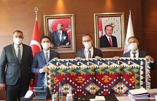 MHP’li Özdemir, Kayseri’ye yapılan spor tesislerini...