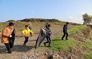 Minik öğrenciler Bodrum sahilini pırıl pırıl...