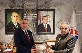 Moldova Büyükelçisi Croıtor, GAÜN’de iş birliklerini...