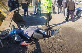 Motosiklet ile otomobil çarpıştı:1 yaralı