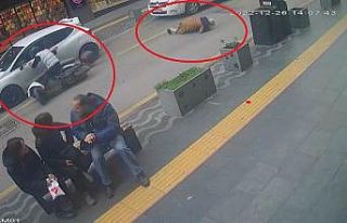 Motosikletin kadına çarpma anı kamerada