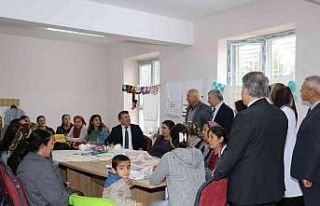 Müdür Aşcı, Tekpınar Köy Yaşam Merkezinde incelemelerde...