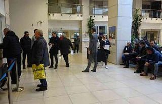 Muğla’da EYT’liler sabahın ilk saatlerinde soluğu...