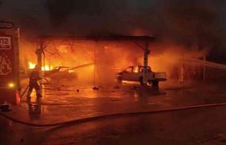 Muğla’daki yangında 4 araç, bir işyeri küle...