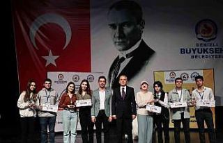 Münazara turnuvasında gençler kıyasıya yarıştı