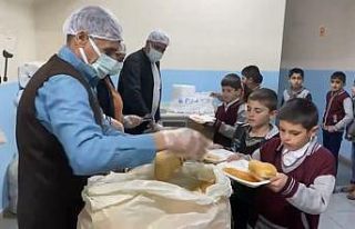 Muradiye’de 4 bin 500 öğrenciye günce 3 çeşit...