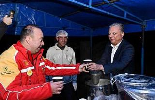 Muratpaşa’da her gün iki noktadan sıcak çorba