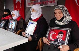 Muş’ta evlat nöbeti tutan ailelerin sayısı 43’e...