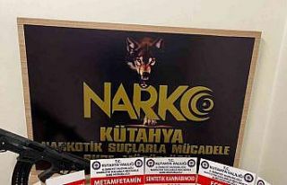 Narkotik köpeği aracın torpido gözündeki uyuşturucuyu...