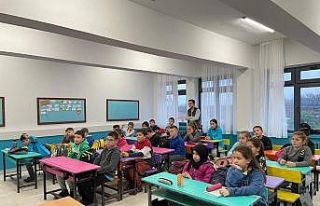 Öğrencilere Biyoçeşitlilik anlatılıyor