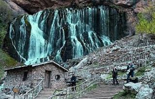 Öğretmenler, kadın kooperatifleri için şarkı...