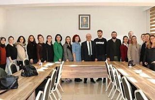 Öğretmenler yıl sonu tiyatro oyunu için toplandı