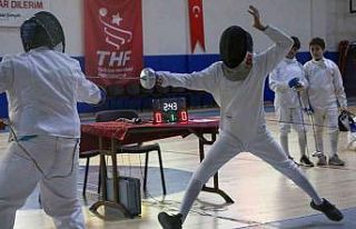 Okullar eskrimde yarıştı