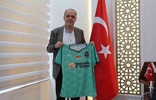 Ortaca Belediye Başkanı Uzundemir’den Afrikalı...