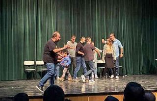 Osmaniye’de ’Mahşer-i Cümbüş’ komedi tiyatro...