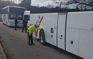 Otobüs terminalinde kış lastiği denetimi
