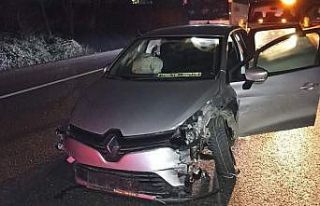 Otomobil bariyerlere çarptı: 6 yaralı