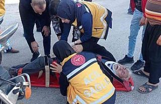 Otomobil motosikletle çarpıştı, yaralı sürücü...