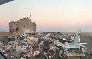 Otomobil tıra arkadan çarptı: 1 ölü