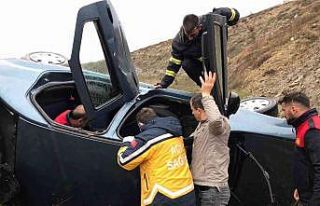 Otomobil uçuruma yuvarlandı, sürücüsü yaralı...