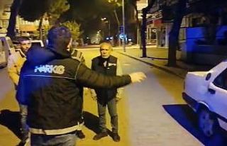 Otomobilde uyuşturucu ile yakalanan 2 zehir taciri...