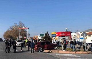 Otomobiller çarpıştı: 2 yaralı