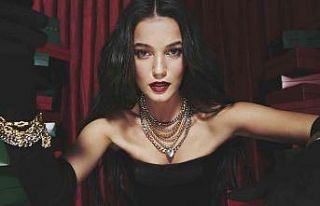 Oyuncu Pınar Deniz NetWork markası için kamera...