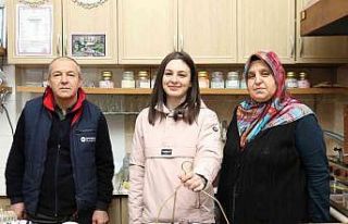 (ÖZEL) Anne demliyor baba kız günde 700 bardak...