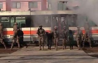 Özel harekat polislerinden nefes kesen rehine kurtarma...