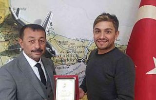 Özel insanlardan Line TV’ye özel plaket