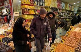 (ÖZEL) Yılbaşı öncesi tezgâhları süsleyen...