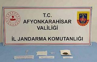 Park halinde duran otomobilden uyuşturucu çıktı