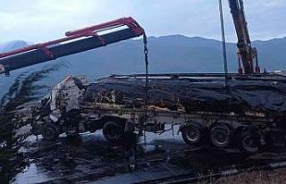 Petrol yüklü tanker ile cip çarpıştı: 3 yaralı