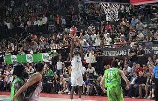 Pınar Karşayaka, A. Efes’e konuk oluyor