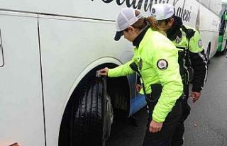 Polis, yolcu otobüslerini tek tek durdurdu...51 sürücüye...