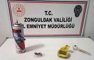 Polisin aradığı şüphelinin üzerinden uyuşturucu...