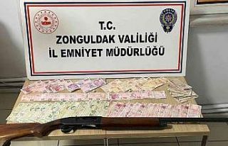 Polisten ikamette kumar oynayan 3 şüpheliye 5 bin...