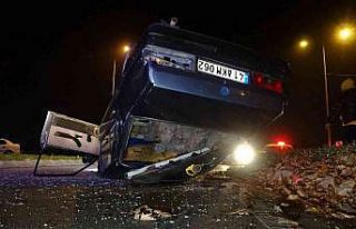 Polisten kaçan alkollü ve ehliyetsiz sürücü takla...